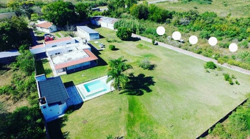 VENDO O PERMUTO ESPECTACULAR INMUEBLE. PILETA, QUINCHO, PARQUE