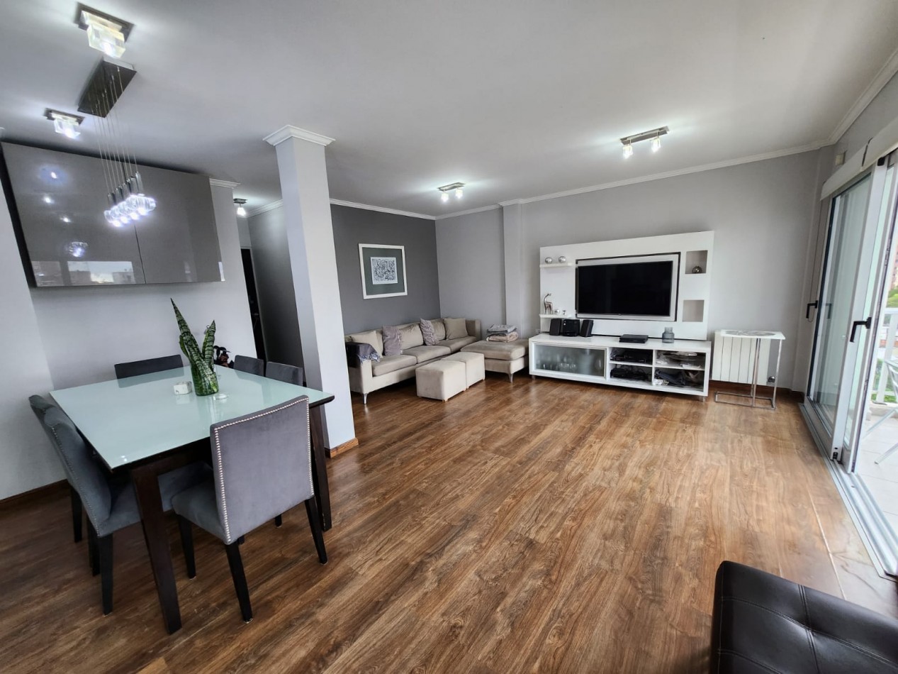 VENDO PISO EN ZONA PARQUE 3 DORMITORIOS, 3 BAÑOS, COCHERA U$S 250.000.