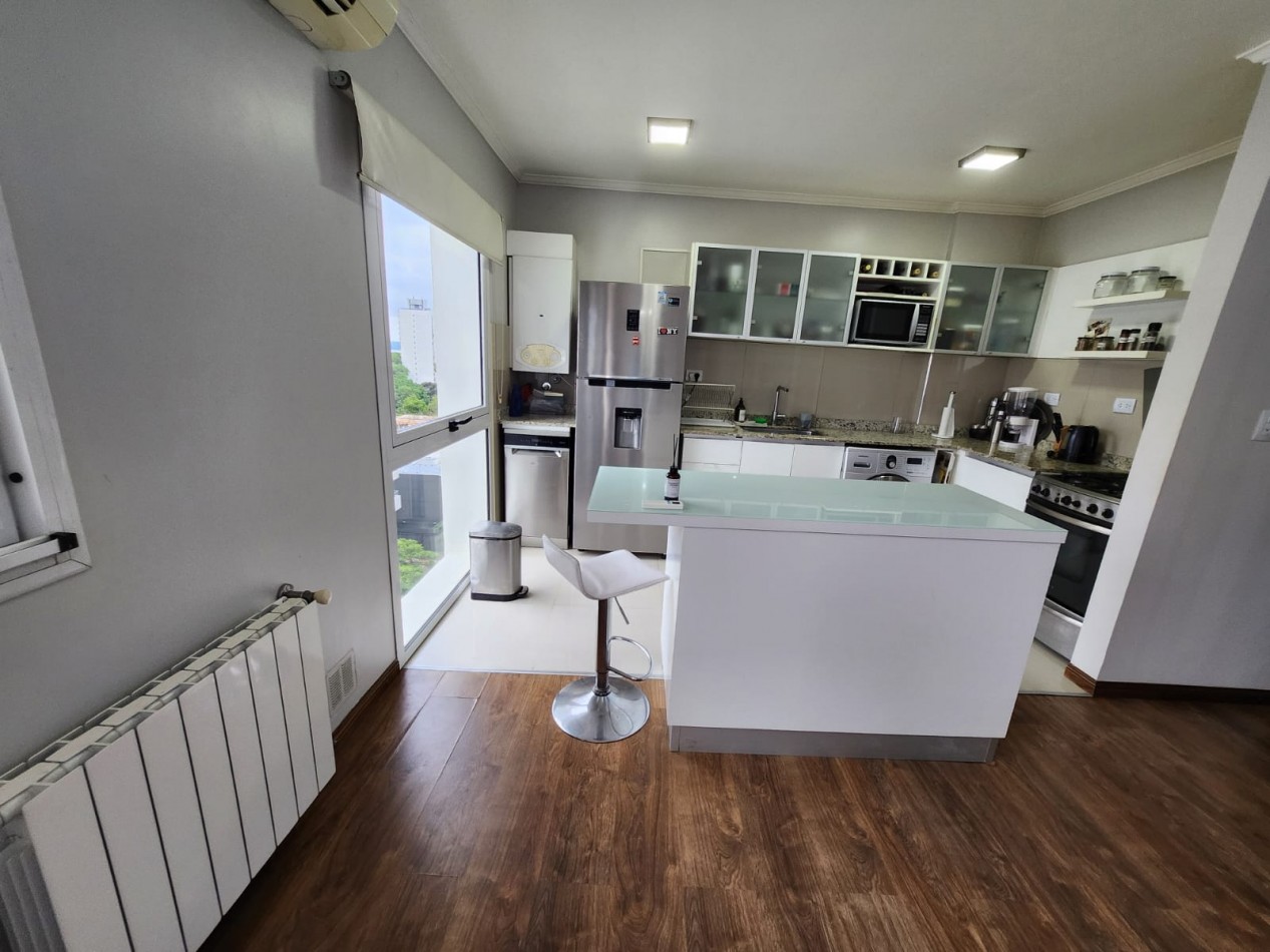 VENDO PISO EN ZONA PARQUE 3 DORMITORIOS, 3 BAÑOS, COCHERA U$S 250.000.