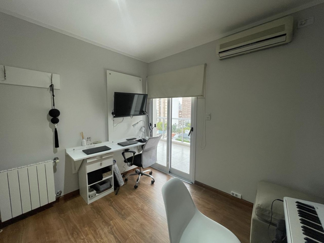 VENDO PISO EN ZONA PARQUE 3 DORMITORIOS, 3 BAÑOS, COCHERA U$S 250.000.
