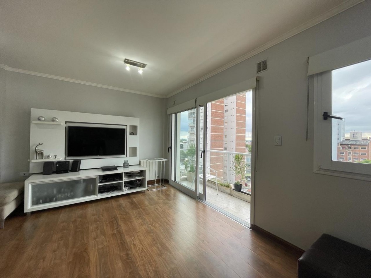 VENDO PISO EN ZONA PARQUE 3 DORMITORIOS, 3 BAÑOS, COCHERA U$S 250.000.