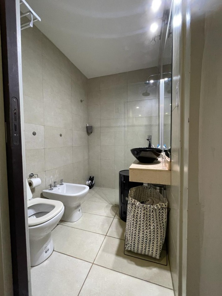 VENDO PISO EN ZONA PARQUE 3 DORMITORIOS, 3 BAÑOS, COCHERA U$S 250.000.