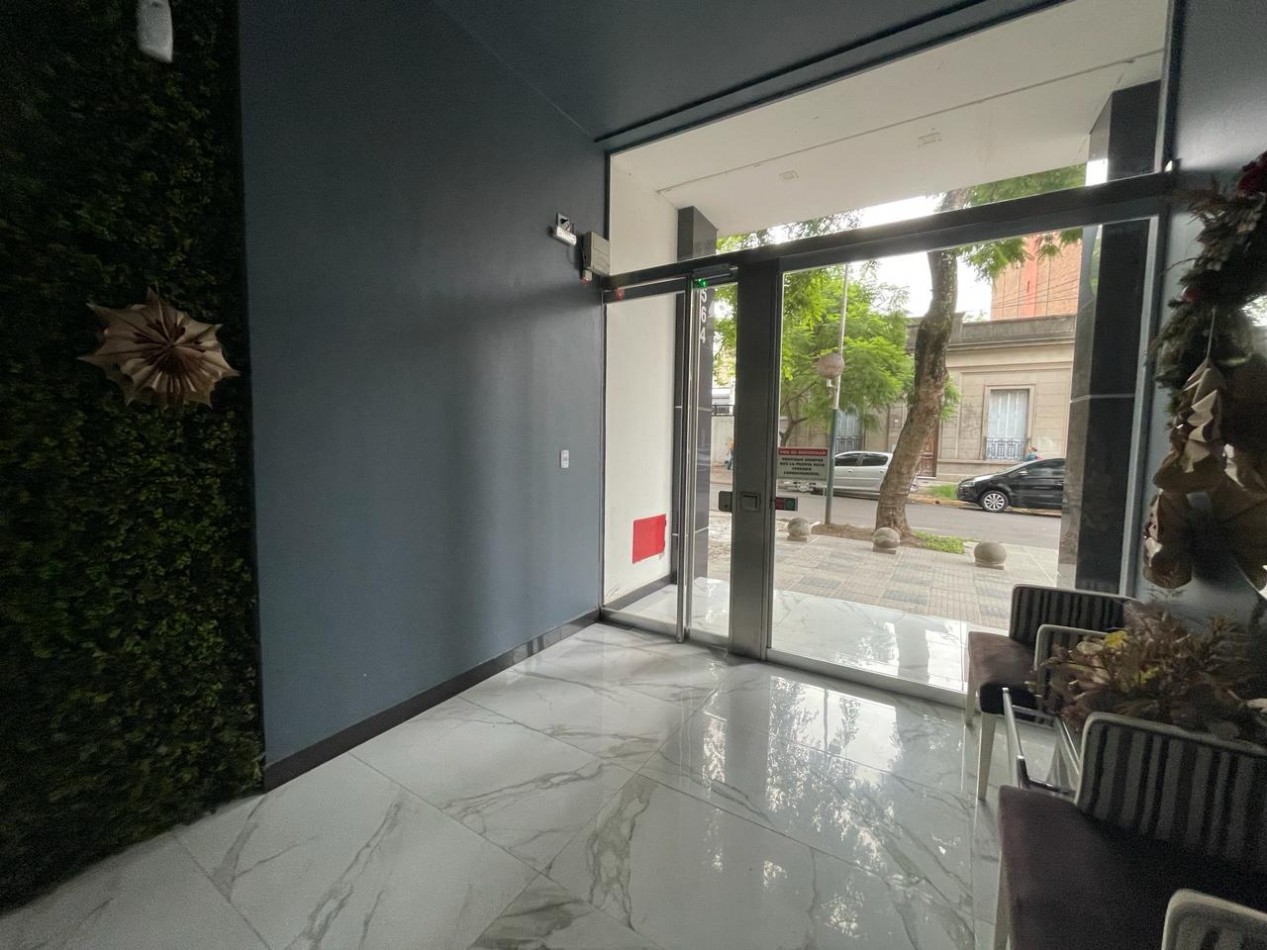 VENDO PISO EN ZONA PARQUE 3 DORMITORIOS, 3 BAÑOS, COCHERA U$S 250.000.