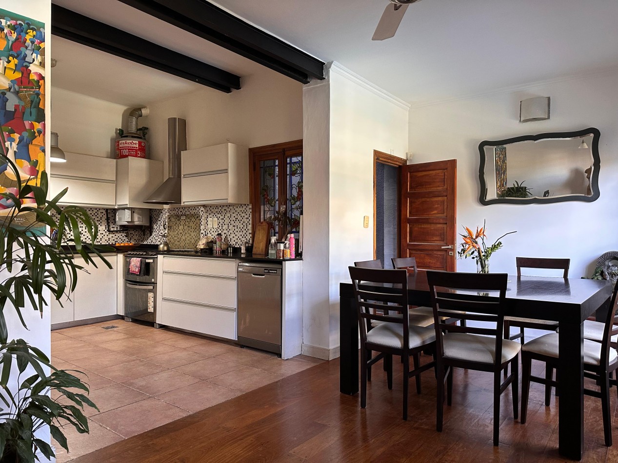 VENDO HERMOSA CASA ZONA PLAZA SAENZ PEÑA U$S 360.000.-