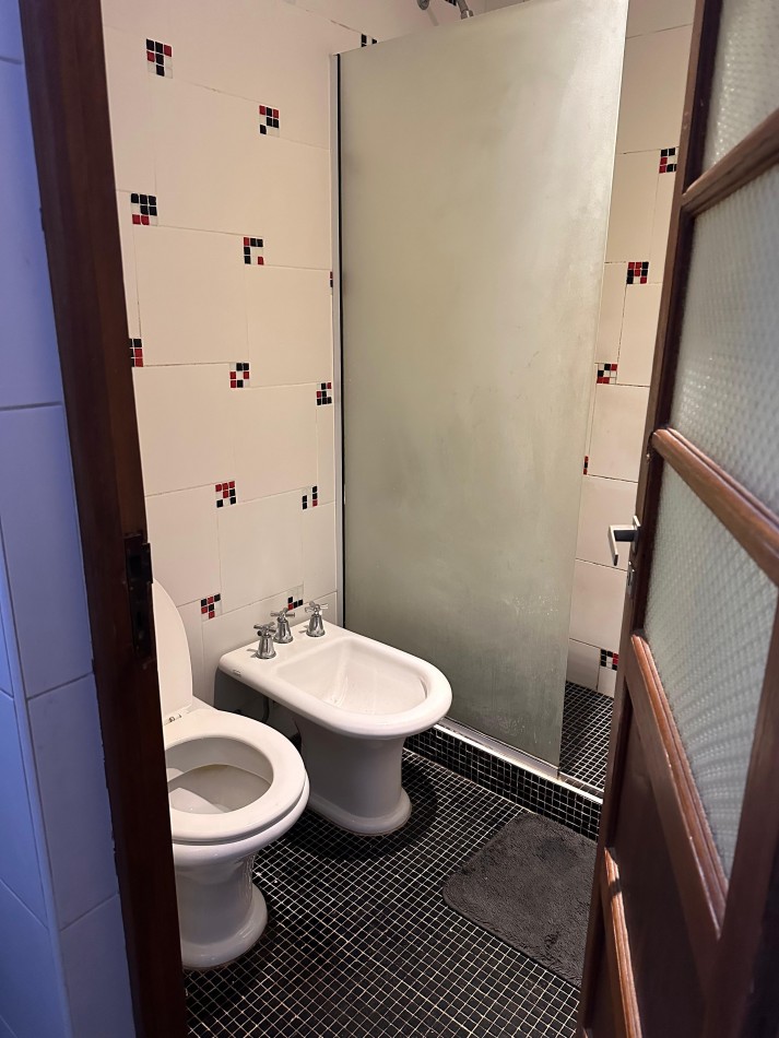 VENDO HERMOSA CASA ZONA PLAZA SAENZ PEÑA U$S 360.000.-