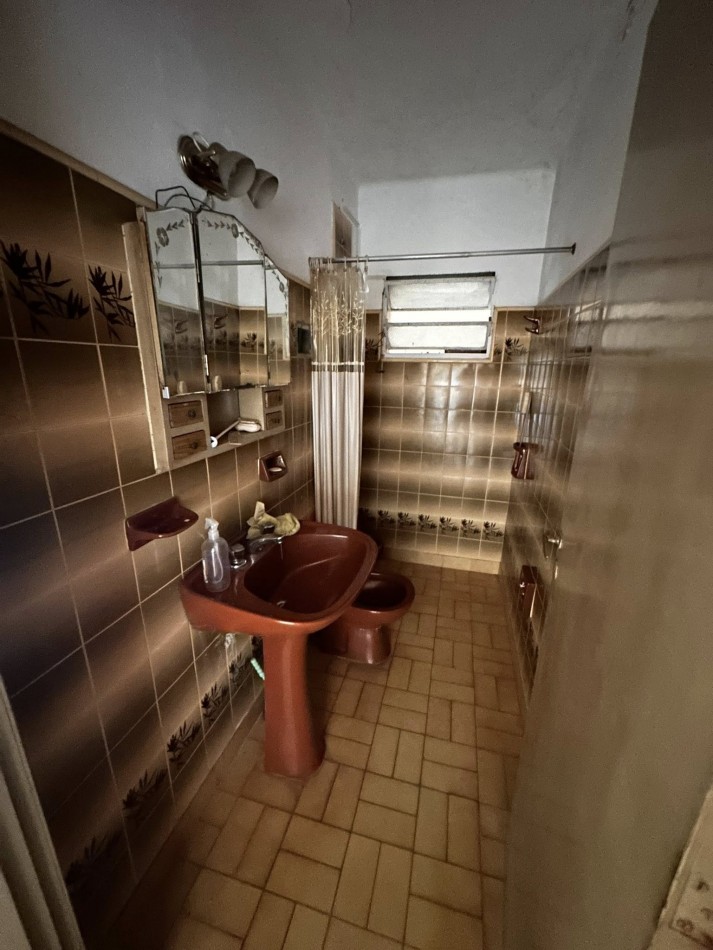 VENDO CASA 3 DORM, 2 COCHERAS. QUINCHO Y PILETA U$D 55.000