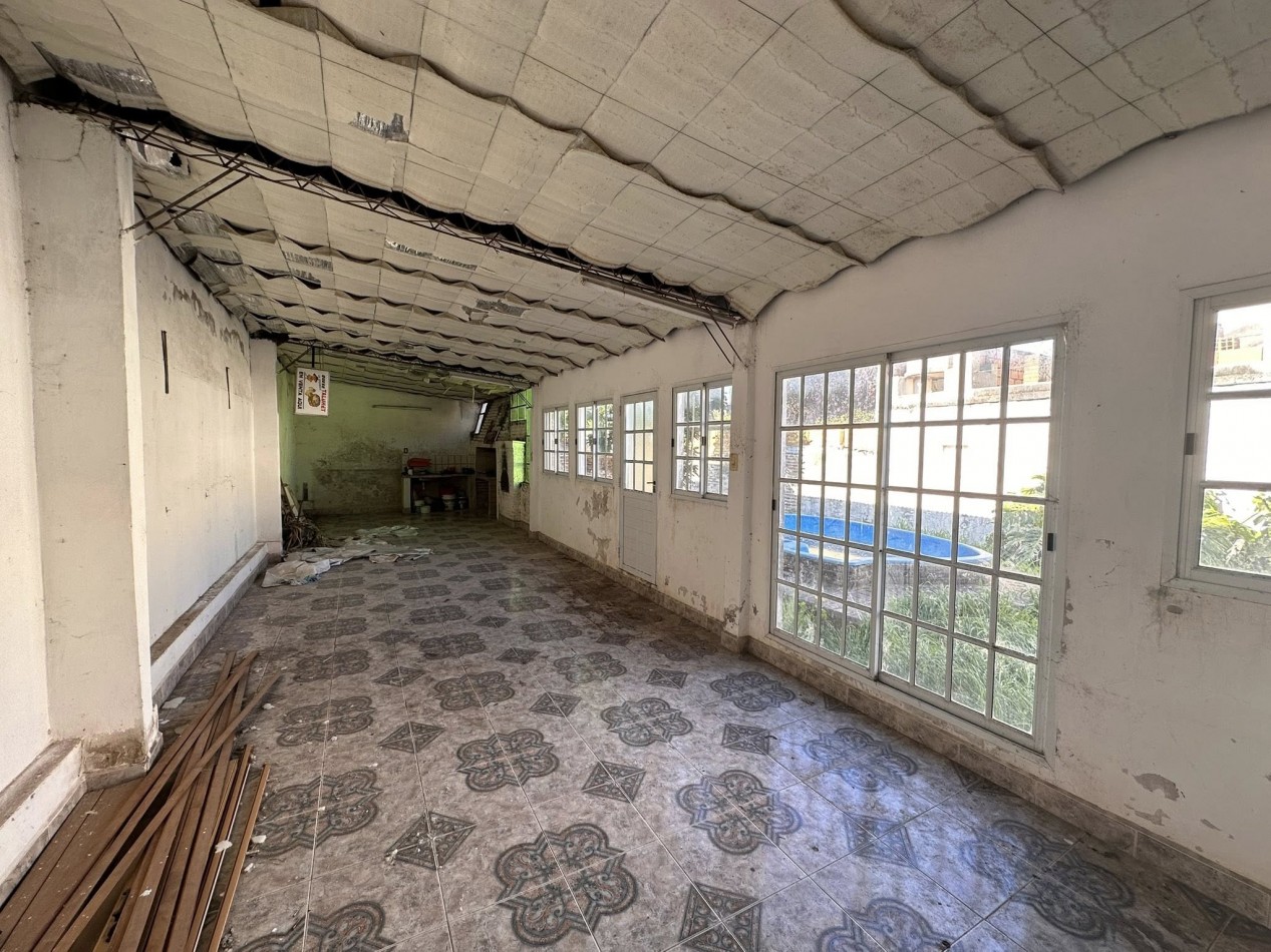 VENDO CASA 3 DORM, 2 COCHERAS. QUINCHO Y PILETA U$D 55.000