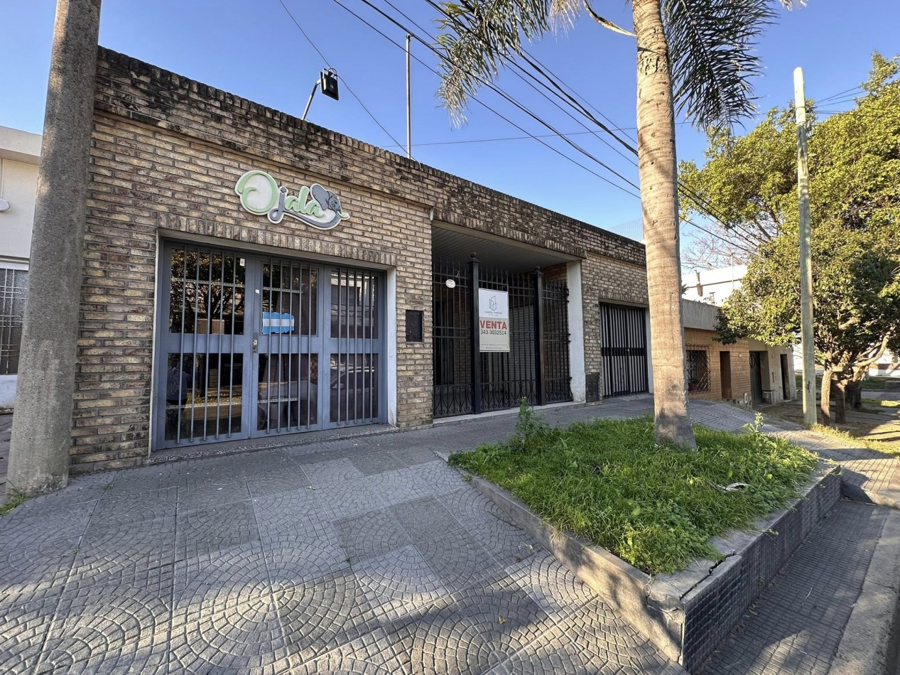 VENDO CASA 3 DORM, 2 COCHERAS. QUINCHO Y PILETA U$D 55.000