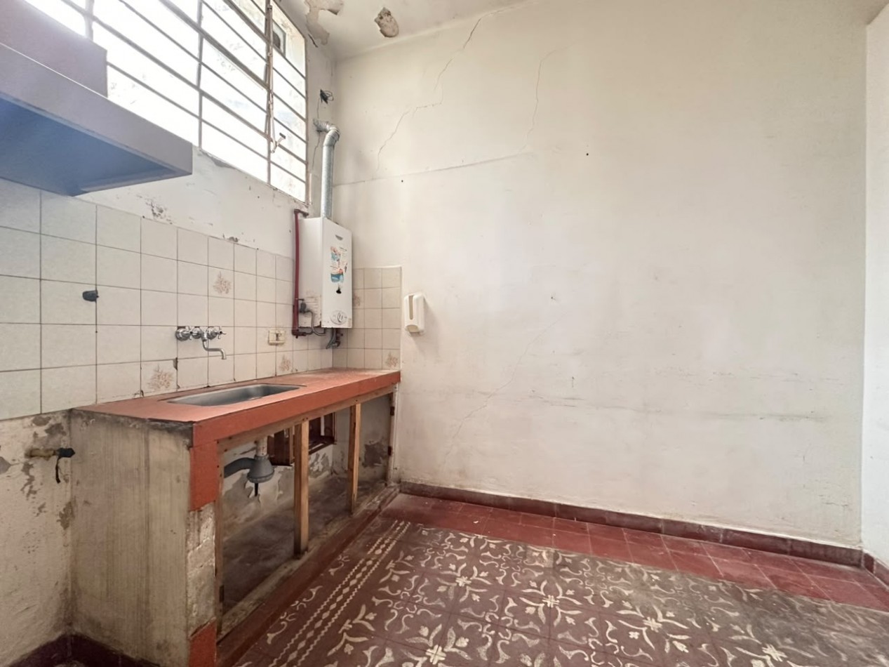 ALQUILO LOCAL FRENTE AL FERROCARRIL $500.000 