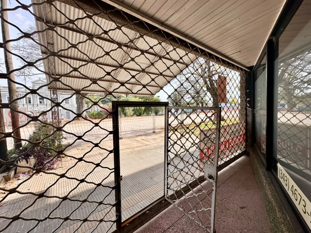 ALQUILO LOCAL FRENTE AL FERROCARRIL $500.000 