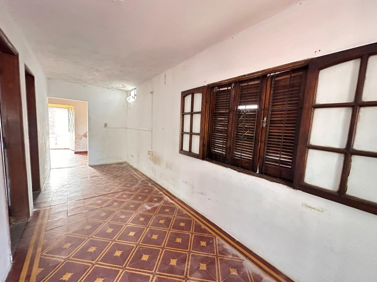 VENDO CASA A RECICLAR ZONA AV. RAMIREZ Y PASTEUR. U$D 49.000 