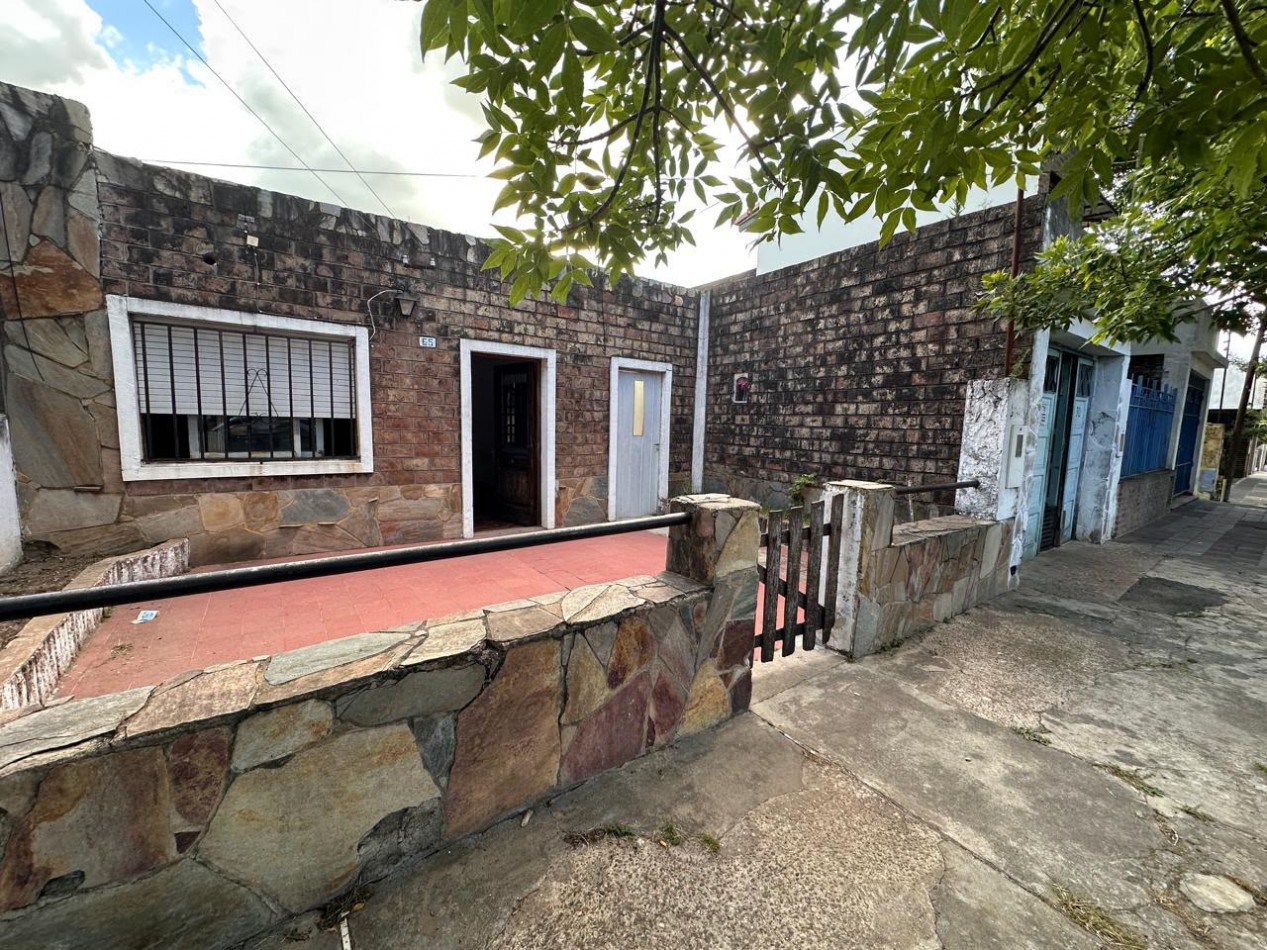 VENDO CASA A RECICLAR ZONA AV. RAMIREZ Y PASTEUR. U$D 49.000 