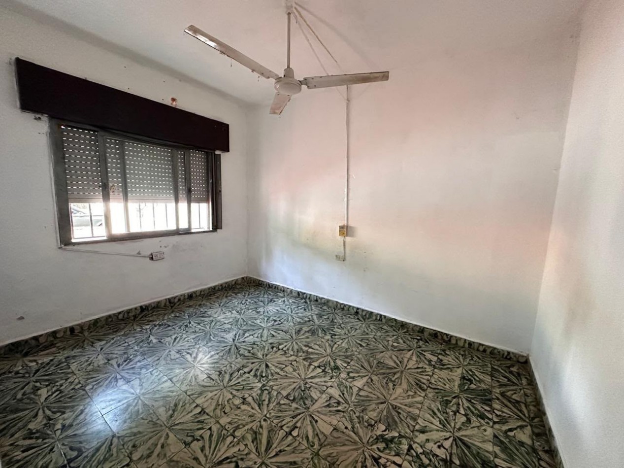 VENDO CASA A RECICLAR ZONA AV. RAMIREZ Y PASTEUR. U$D 49.000 