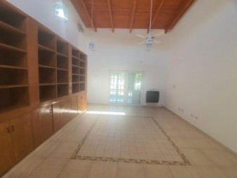 VENDO O PERMUTO ESPECTACULAR INMUEBLE. PILETA, QUINCHO, PARQUE